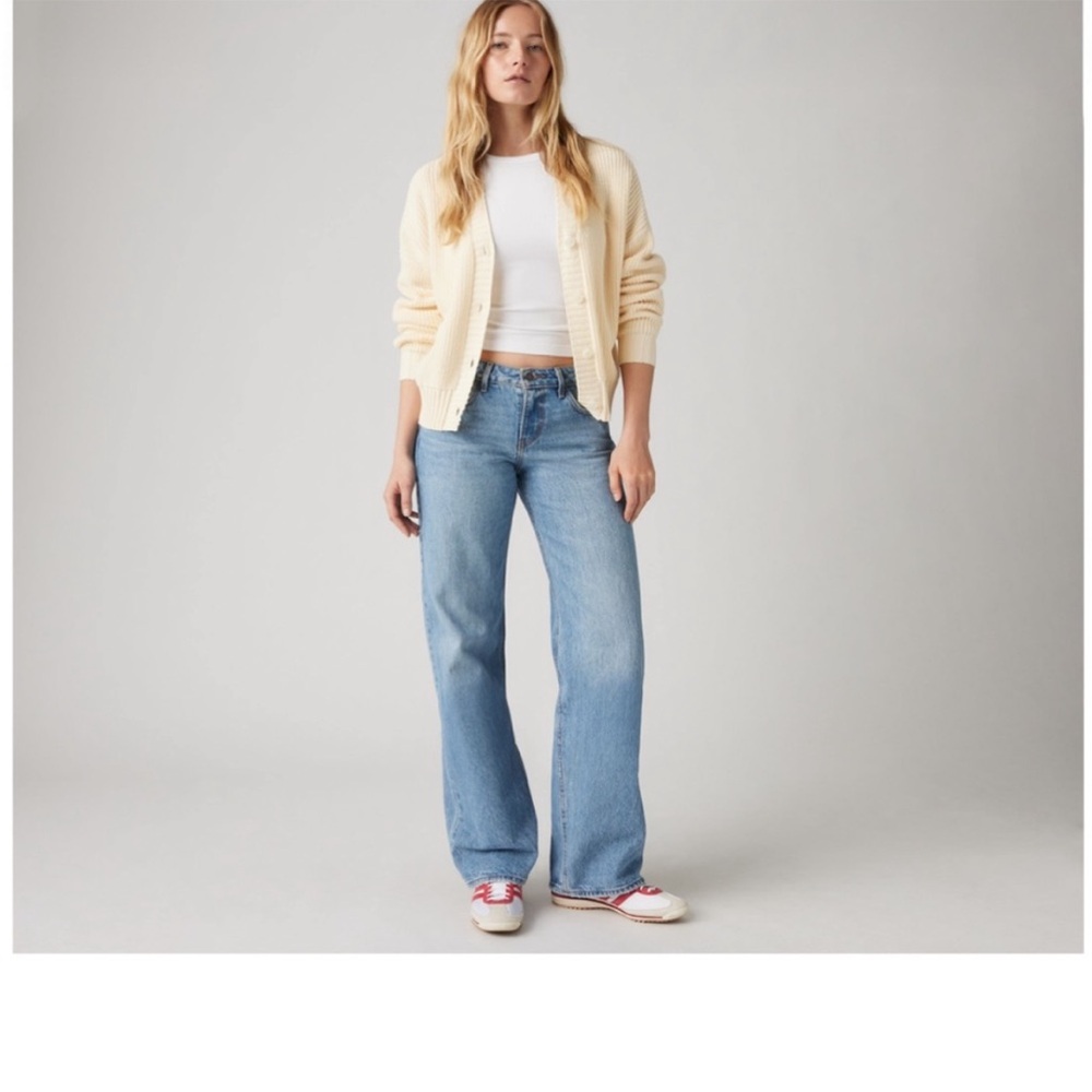 Levi NWT Low loose jeans 27”